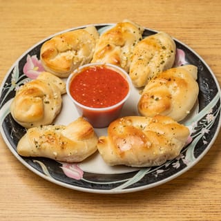 6 Piece Garlic Knots