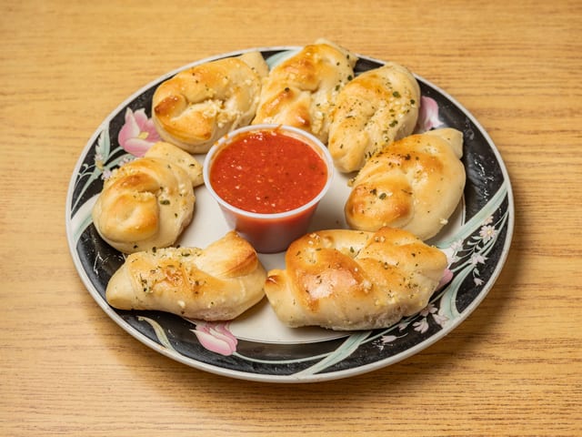 6 Piece Garlic Knots.